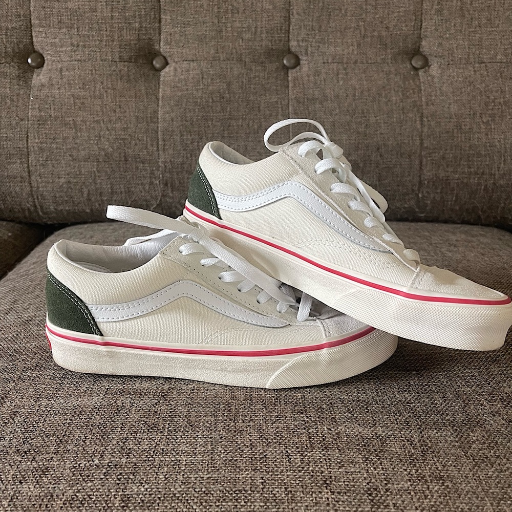 NWOT OLD SKOOL VANS - W7.5